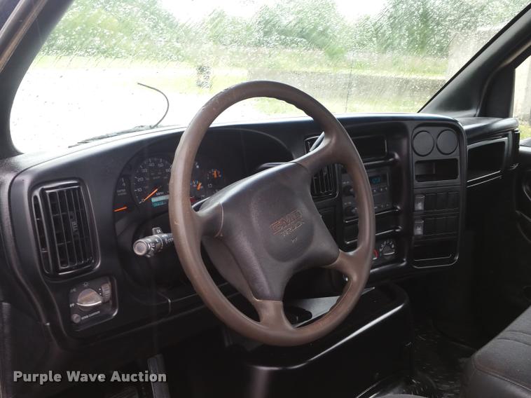 image for item BS9487 2003 GMC C6500 flatbed truck