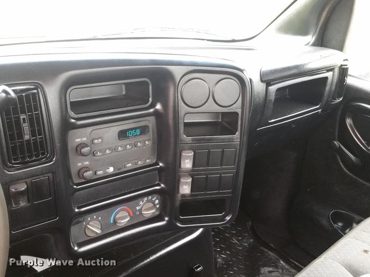 image for item BS9487 2003 GMC C6500 flatbed truck