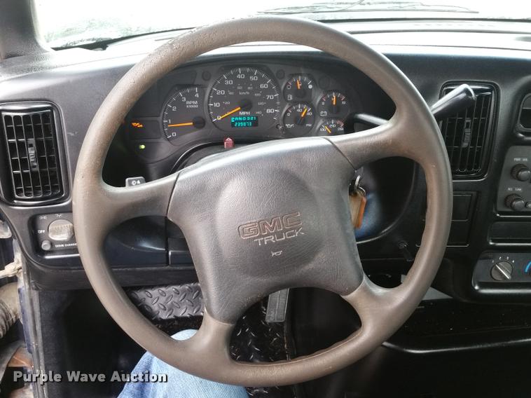 image for item BS9487 2003 GMC C6500 flatbed truck