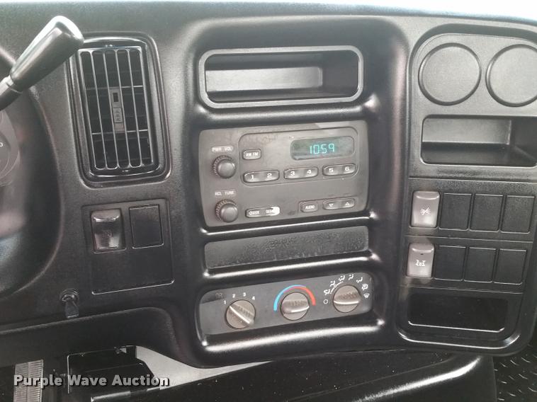 image for item BS9487 2003 GMC C6500 flatbed truck