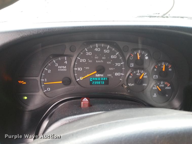 image for item BS9487 2003 GMC C6500 flatbed truck