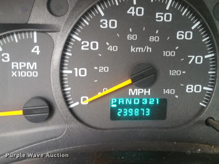 image for item BS9487 2003 GMC C6500 flatbed truck