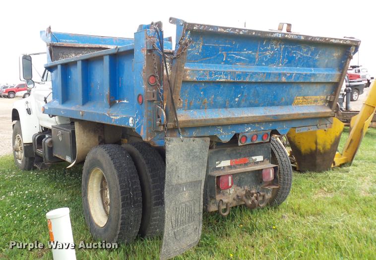 image for item BS9491 1995 Ford F800 Super Duty dump truck