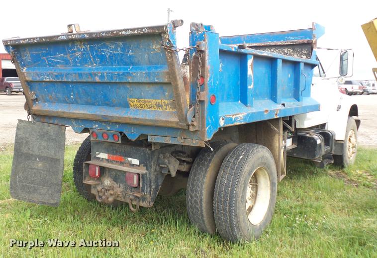 image for item BS9491 1995 Ford F800 Super Duty dump truck