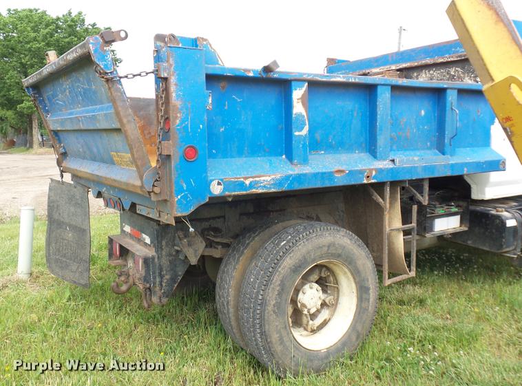 image for item BS9491 1995 Ford F800 Super Duty dump truck