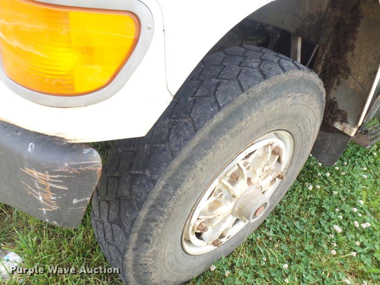 image for item BS9491 1995 Ford F800 Super Duty dump truck