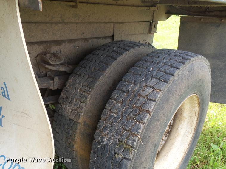 image for item BS9491 1995 Ford F800 Super Duty dump truck