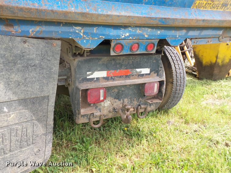 image for item BS9491 1995 Ford F800 Super Duty dump truck