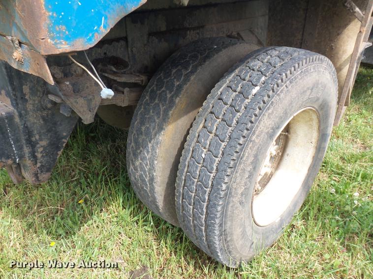 image for item BS9491 1995 Ford F800 Super Duty dump truck