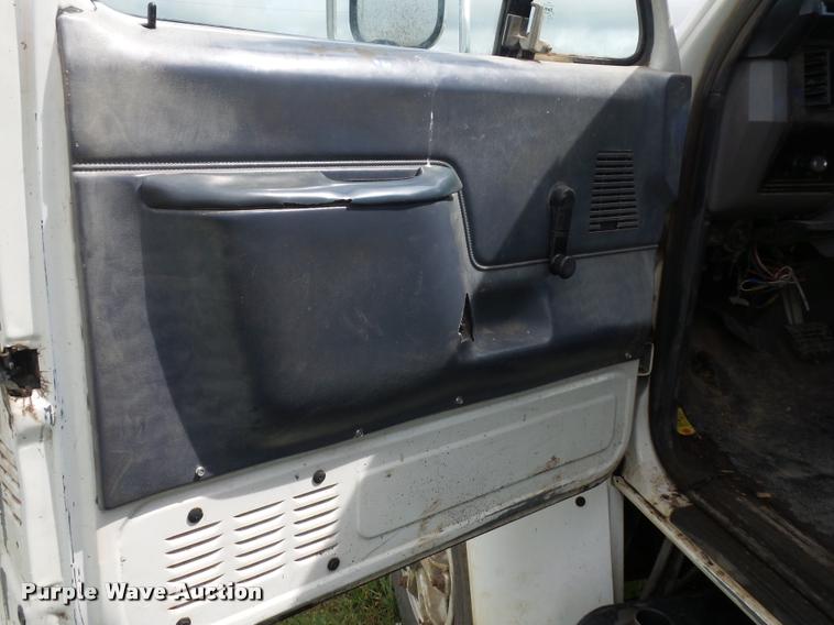 image for item BS9491 1995 Ford F800 Super Duty dump truck