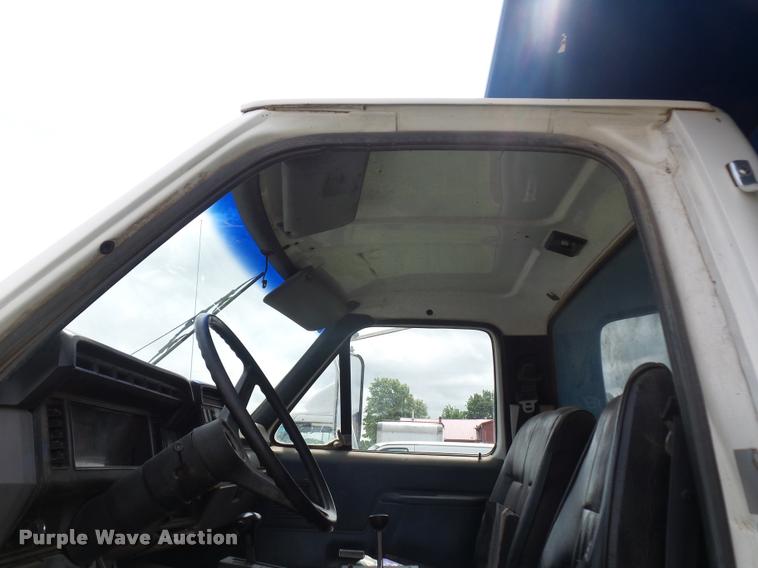 image for item BS9491 1995 Ford F800 Super Duty dump truck