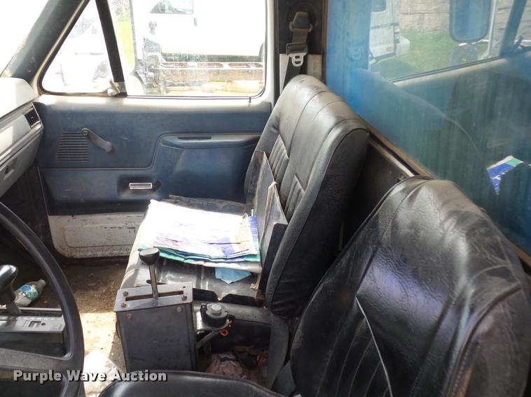 image for item BS9491 1995 Ford F800 Super Duty dump truck