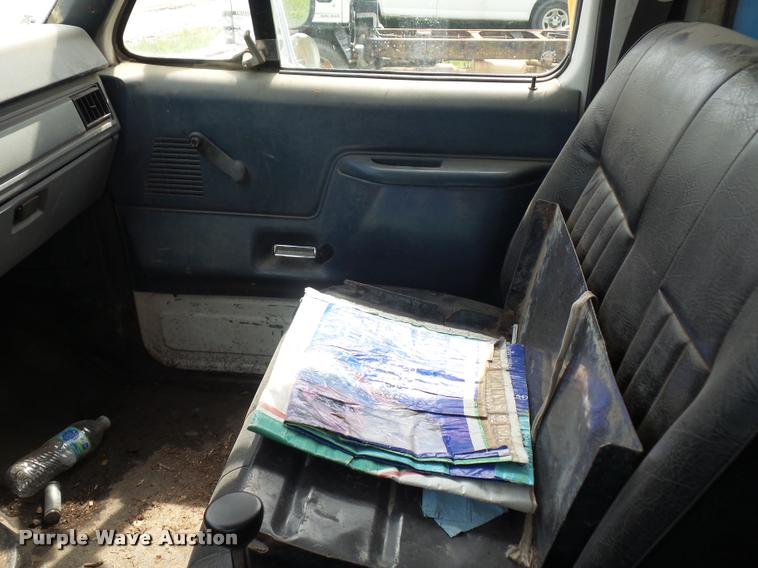 image for item BS9491 1995 Ford F800 Super Duty dump truck