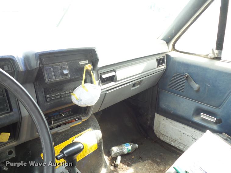 image for item BS9491 1995 Ford F800 Super Duty dump truck