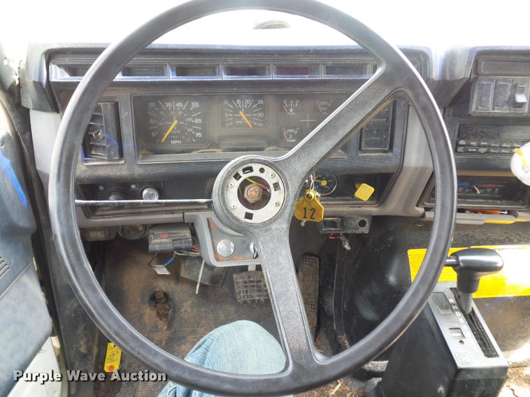 image for item BS9491 1995 Ford F800 Super Duty dump truck