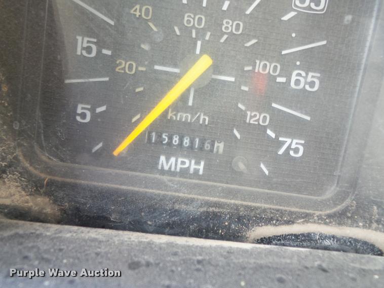 image for item BS9491 1995 Ford F800 Super Duty dump truck