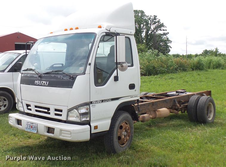 image for item BS9492 2006 Isuzu NPR truck cab and chassis
