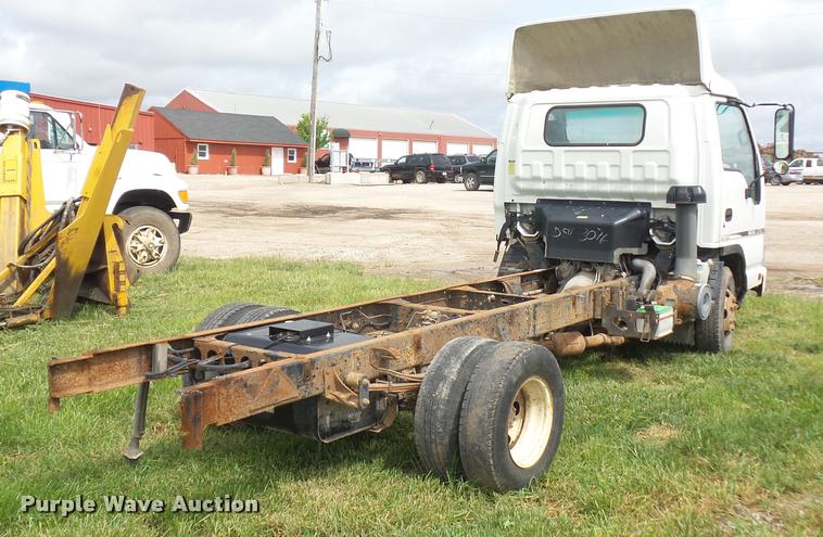 image for item BS9492 2006 Isuzu NPR truck cab and chassis