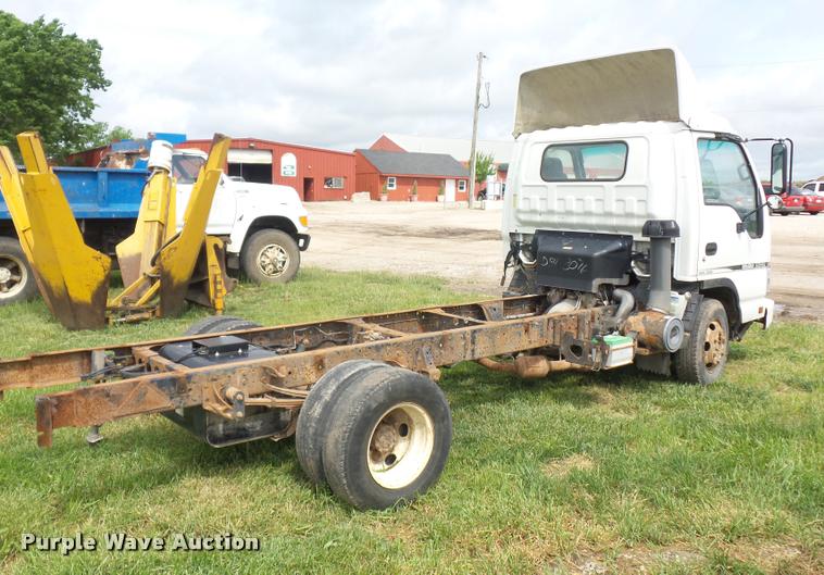 image for item BS9492 2006 Isuzu NPR truck cab and chassis