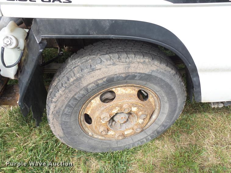 image for item BS9492 2006 Isuzu NPR truck cab and chassis