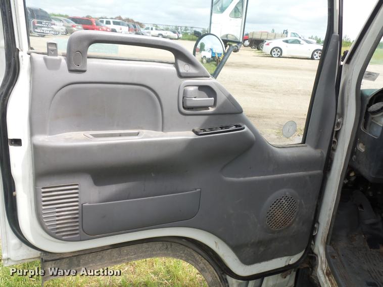 image for item BS9492 2006 Isuzu NPR truck cab and chassis