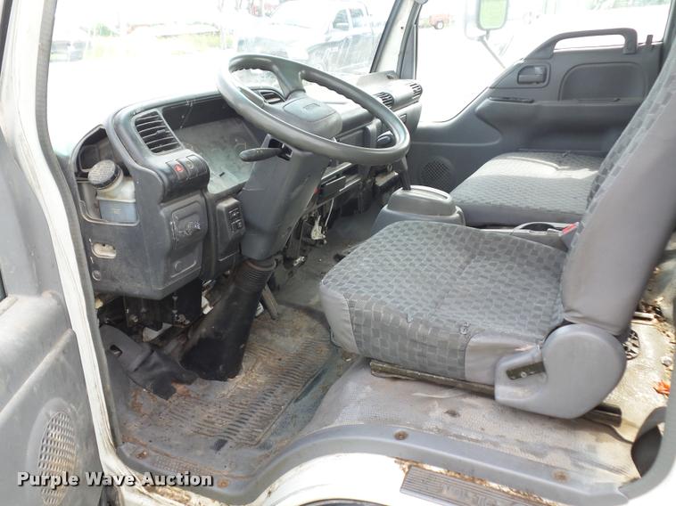 image for item BS9492 2006 Isuzu NPR truck cab and chassis