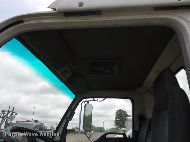 image for item BS9492 2006 Isuzu NPR truck cab and chassis