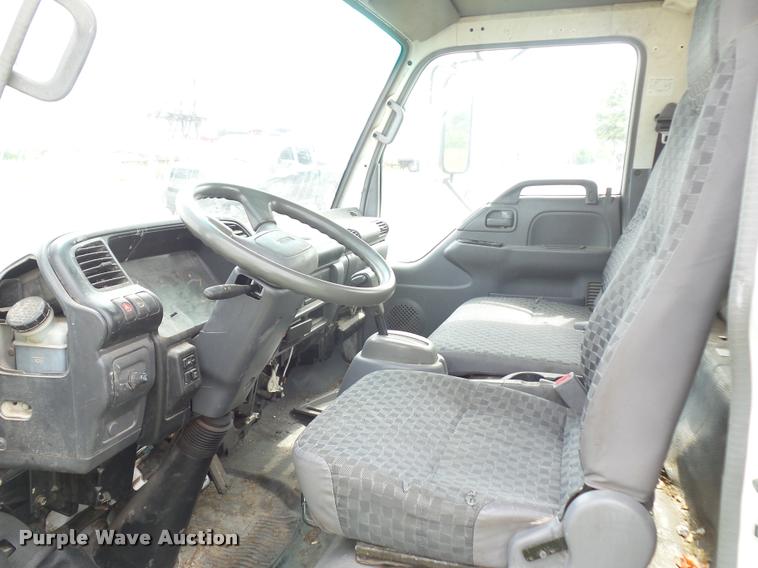 image for item BS9492 2006 Isuzu NPR truck cab and chassis