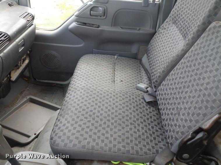 image for item BS9492 2006 Isuzu NPR truck cab and chassis