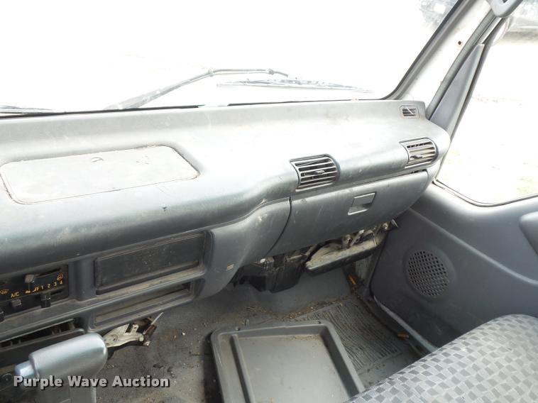 image for item BS9492 2006 Isuzu NPR truck cab and chassis