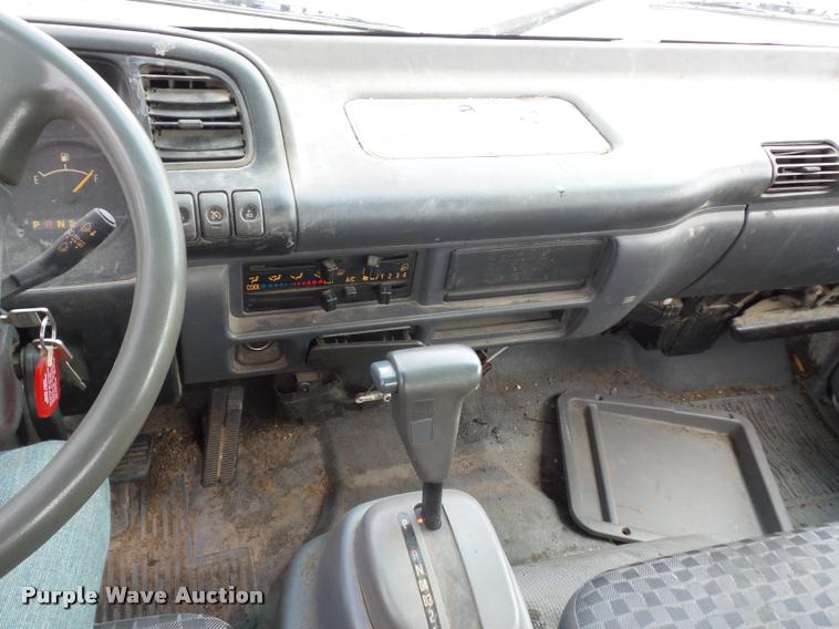 image for item BS9492 2006 Isuzu NPR truck cab and chassis