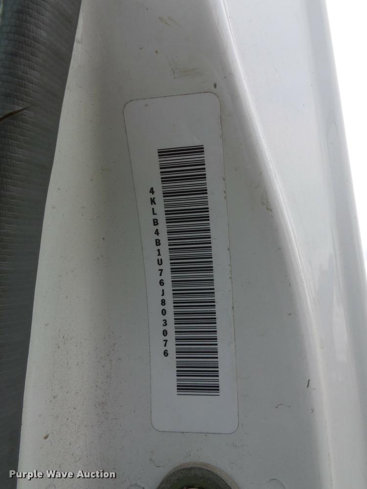 image for item BS9492 2006 Isuzu NPR truck cab and chassis