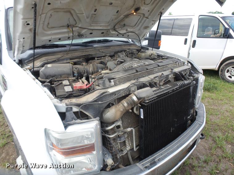 image for item BS9494 2008 Ford F450 Super Duty Crew Cab pickup truck cab and chassis