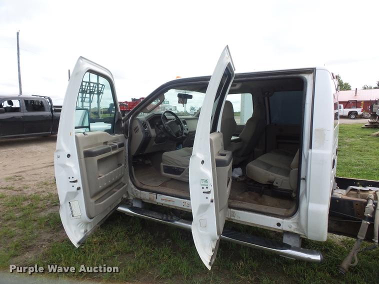 image for item BS9494 2008 Ford F450 Super Duty Crew Cab pickup truck cab and chassis