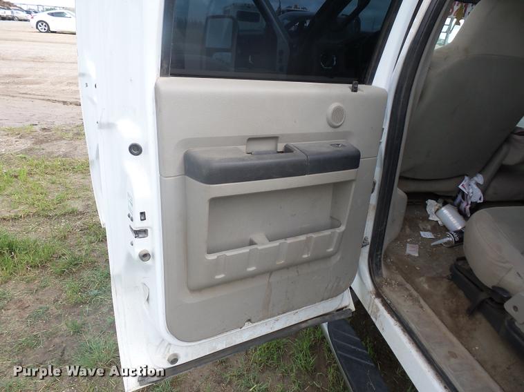 image for item BS9494 2008 Ford F450 Super Duty Crew Cab pickup truck cab and chassis