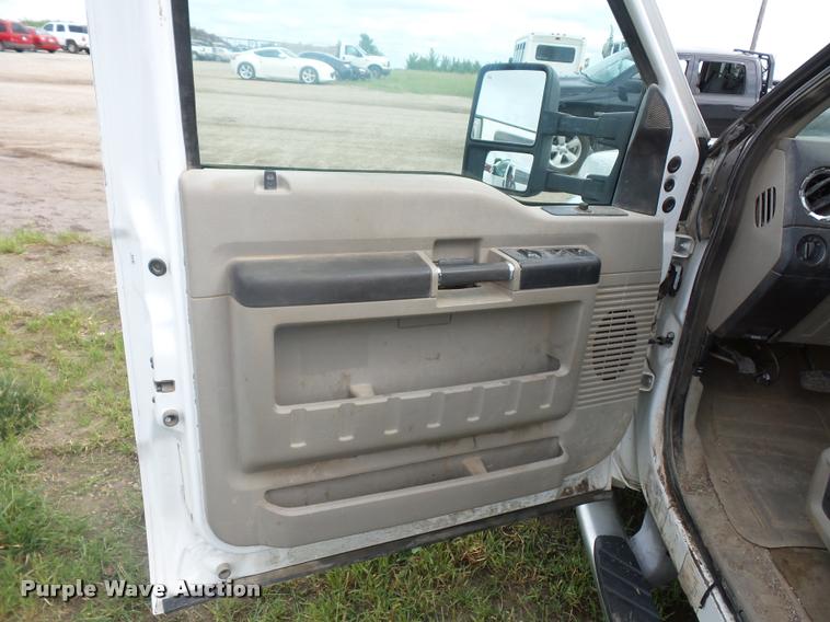 image for item BS9494 2008 Ford F450 Super Duty Crew Cab pickup truck cab and chassis