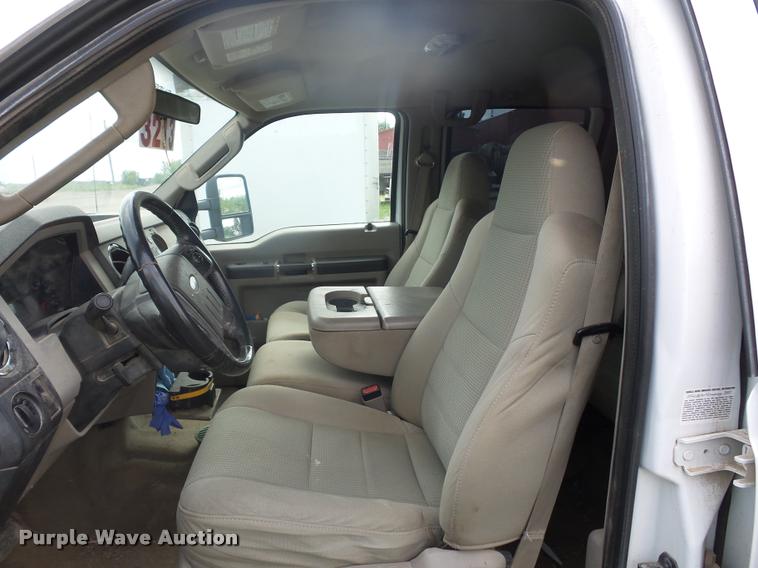 image for item BS9494 2008 Ford F450 Super Duty Crew Cab pickup truck cab and chassis