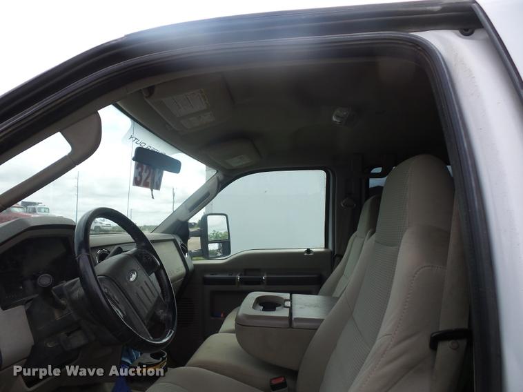 image for item BS9494 2008 Ford F450 Super Duty Crew Cab pickup truck cab and chassis