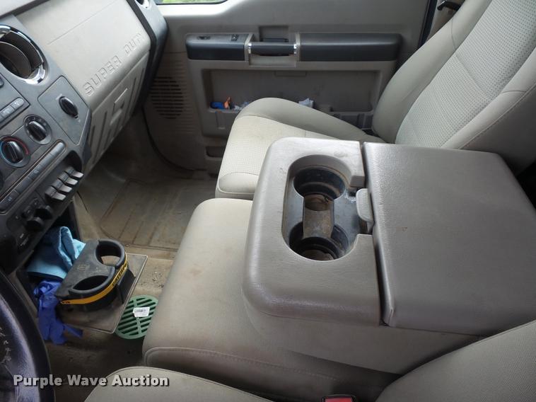 image for item BS9494 2008 Ford F450 Super Duty Crew Cab pickup truck cab and chassis