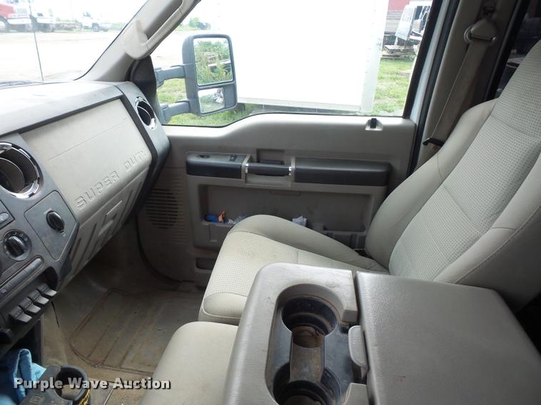 image for item BS9494 2008 Ford F450 Super Duty Crew Cab pickup truck cab and chassis