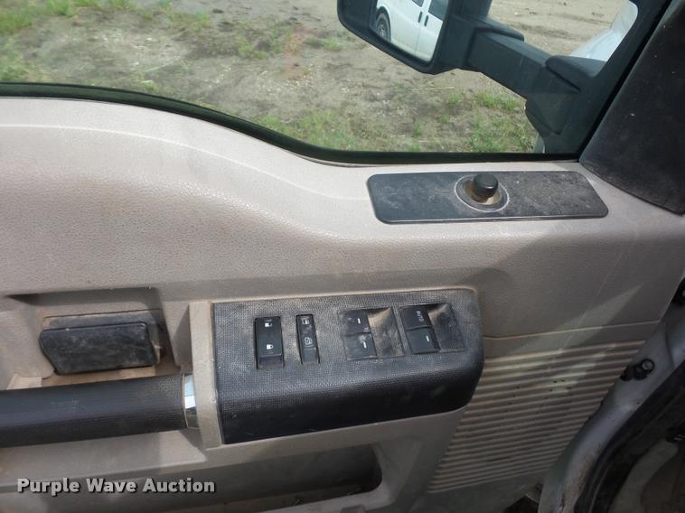 image for item BS9494 2008 Ford F450 Super Duty Crew Cab pickup truck cab and chassis