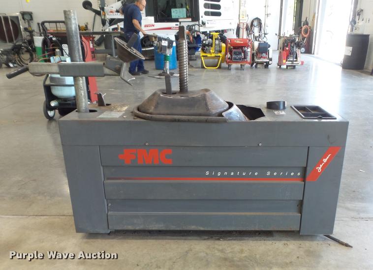 image for item CC9573 FMC 7600 center post tire machine