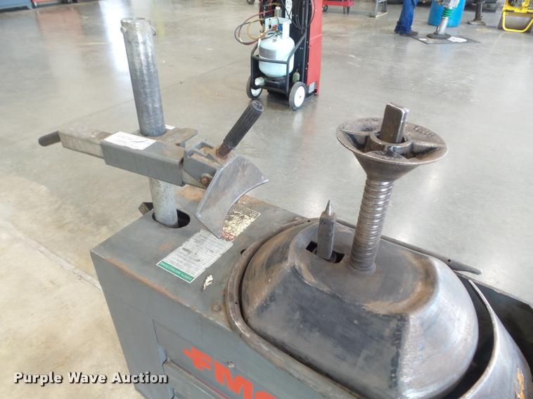 image for item CC9573 FMC 7600 center post tire machine