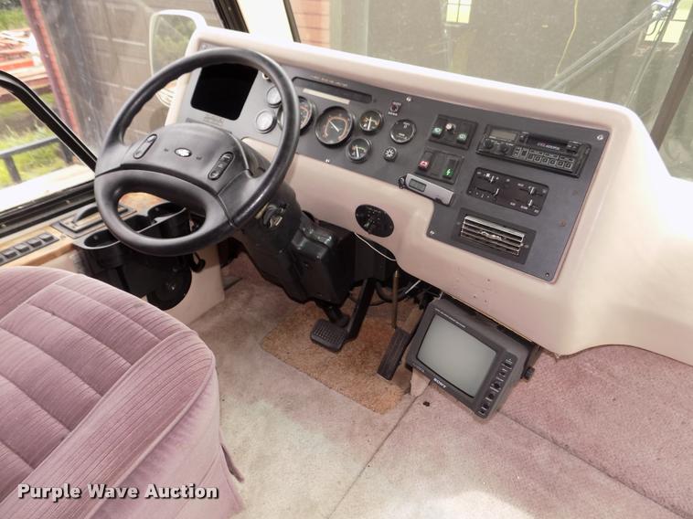 image for item DA0712 1992 Champion Ultra Star RV