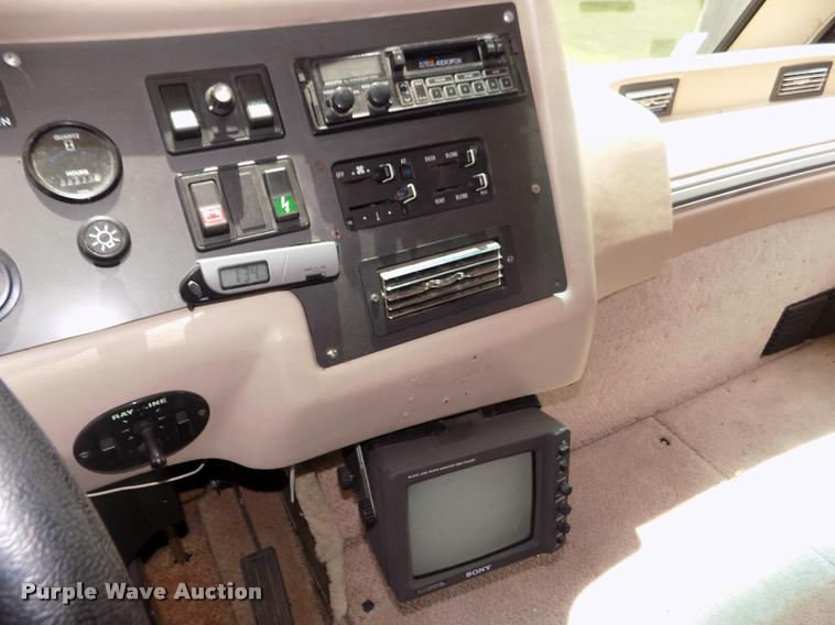 image for item DA0712 1992 Champion Ultra Star RV