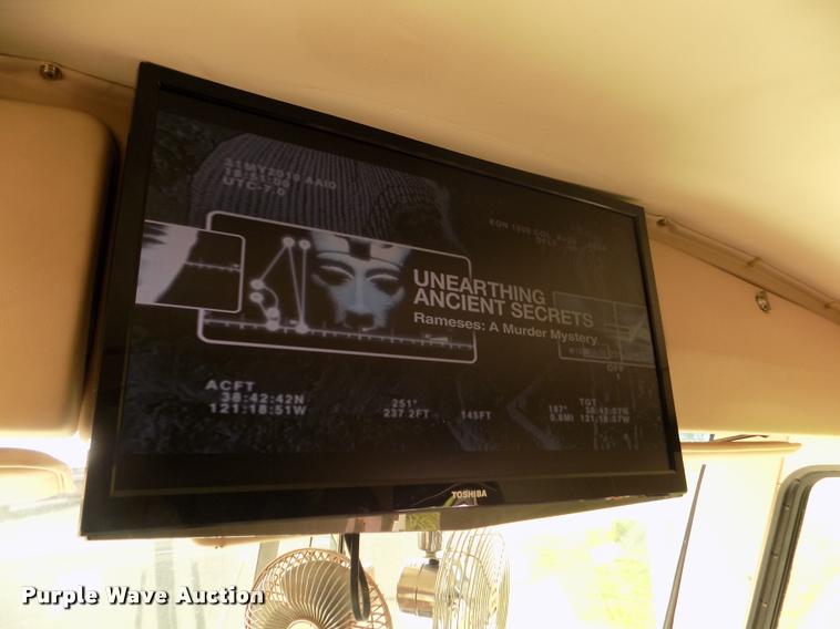 image for item DA0712 1992 Champion Ultra Star RV