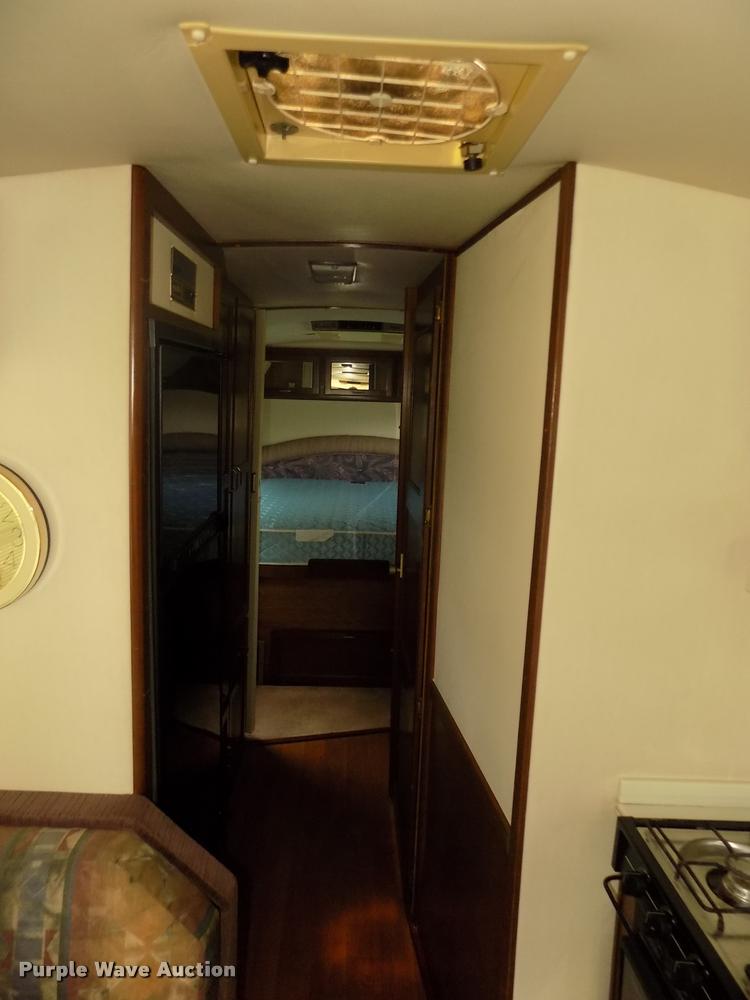 image for item DA0712 1992 Champion Ultra Star RV