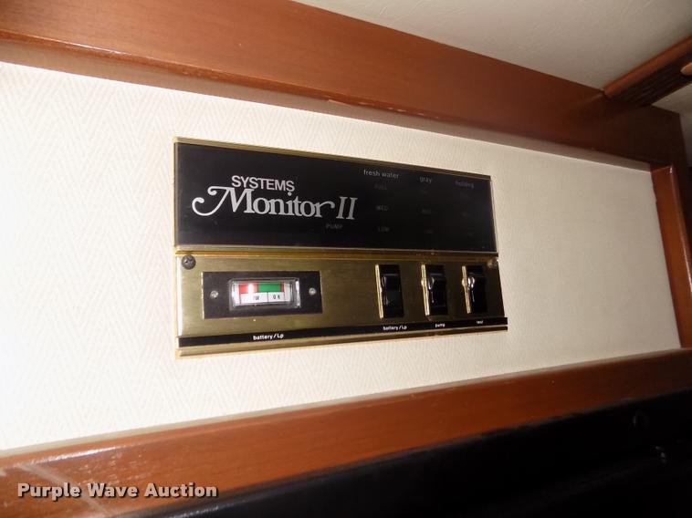 image for item DA0712 1992 Champion Ultra Star RV