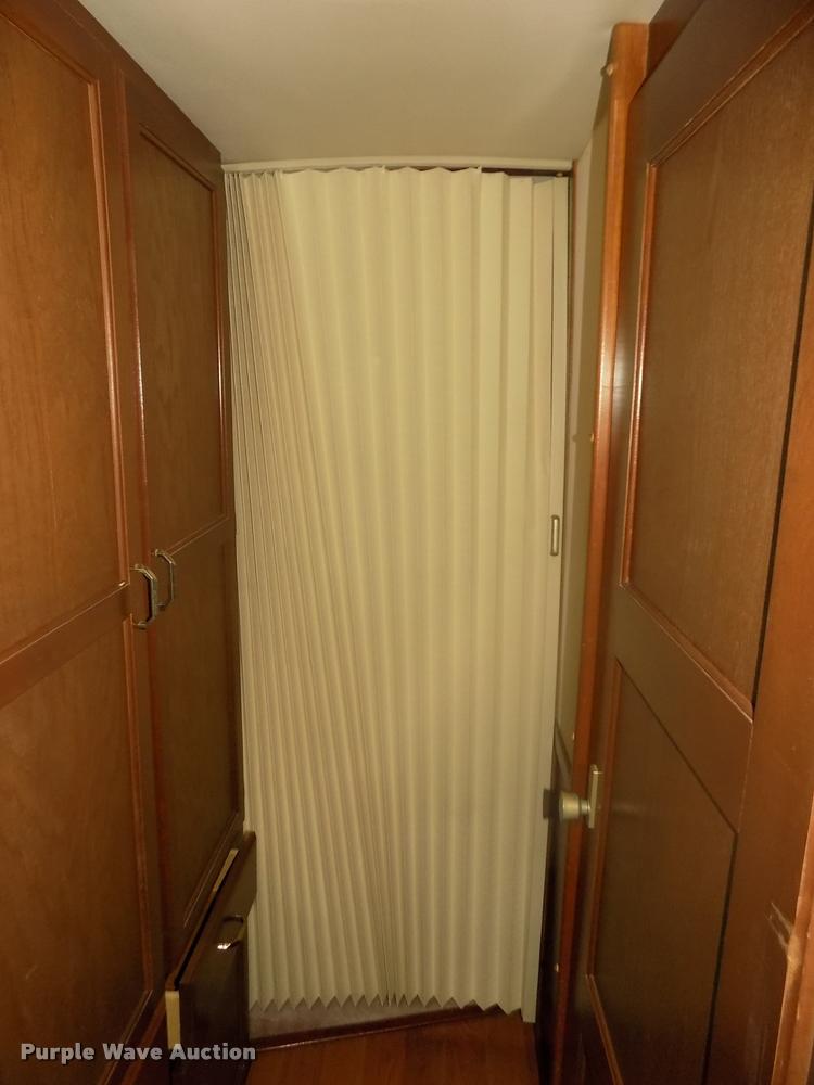 image for item DA0712 1992 Champion Ultra Star RV