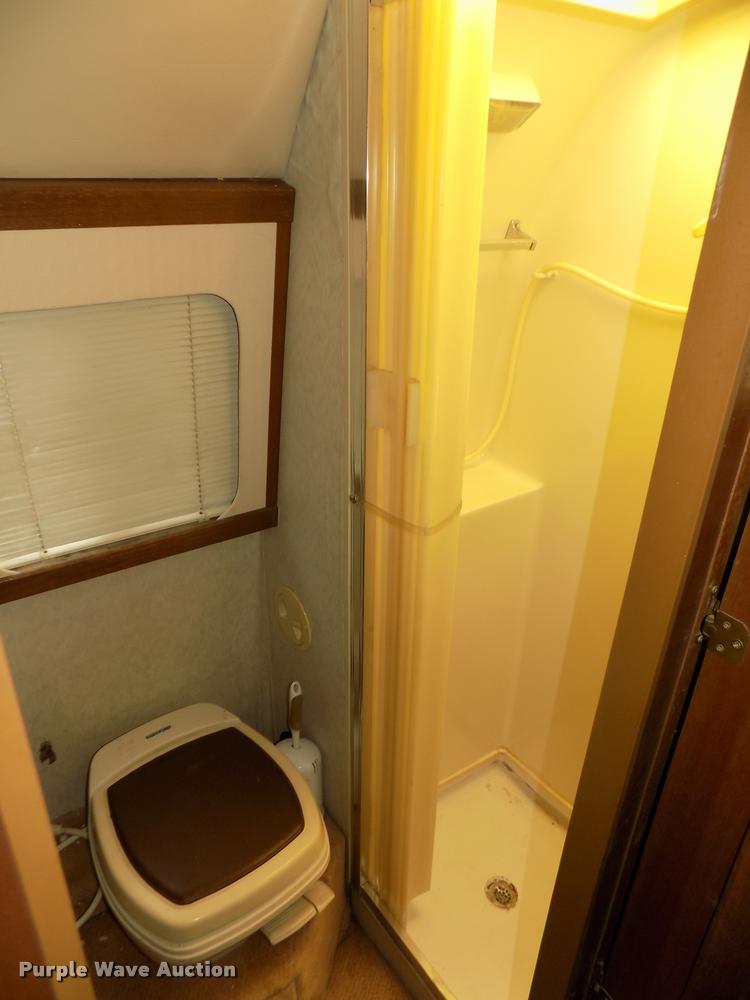 image for item DA0712 1992 Champion Ultra Star RV